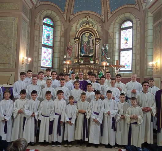 U Župi Navještenja BDM u Velikoj Gorici u službu uvedeno dvanaest novih ministranata 